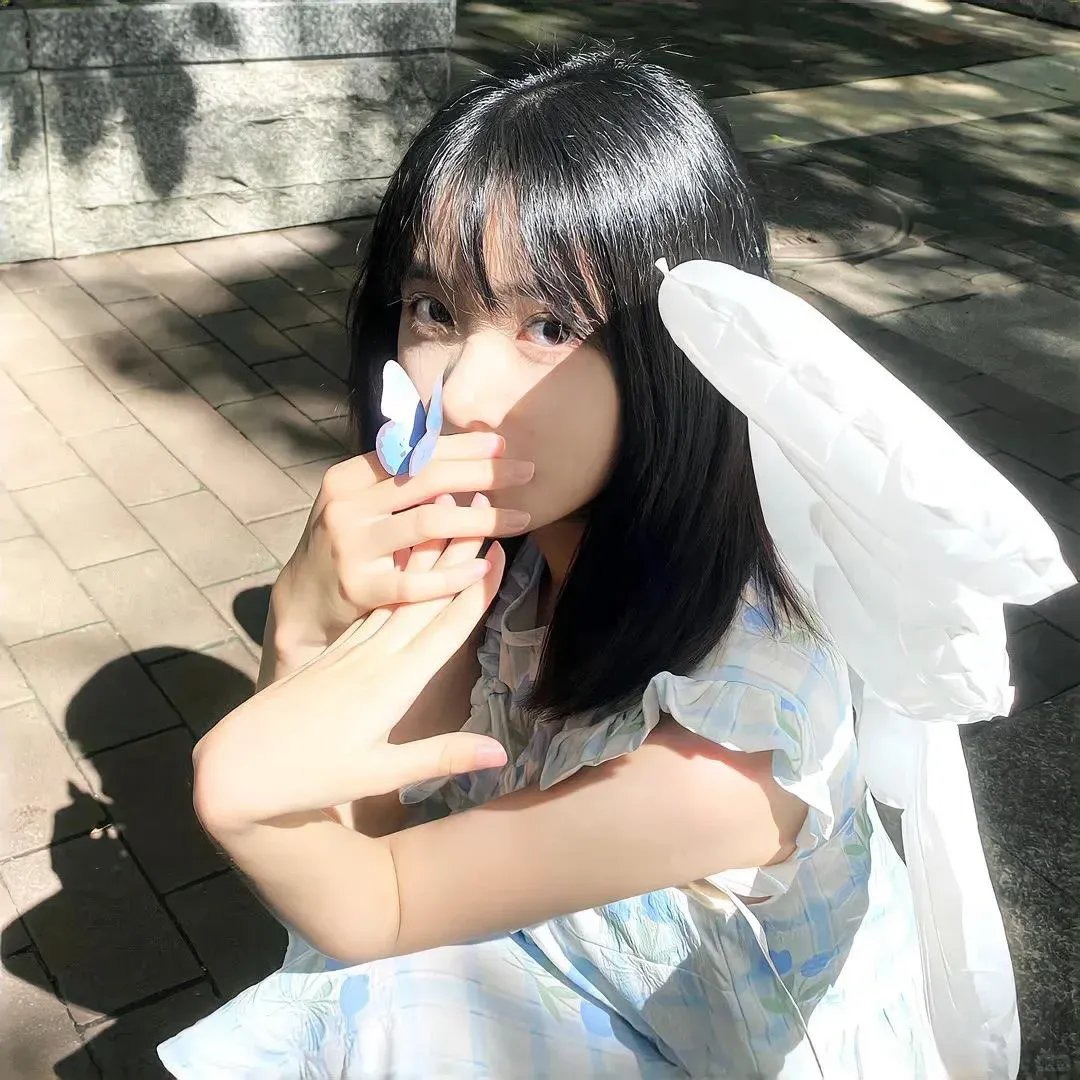 红衣少女封面